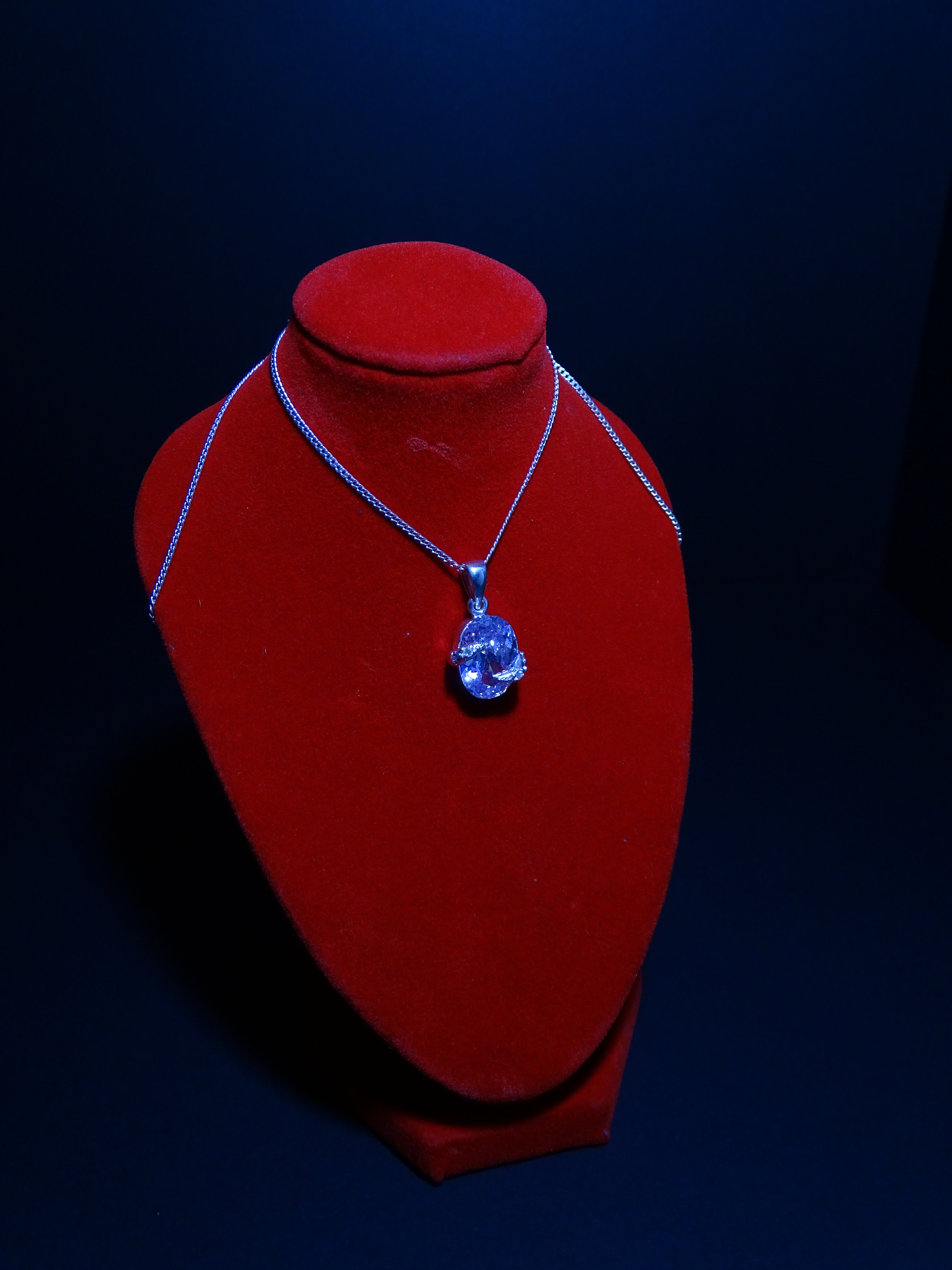 Colgante de Piedra Ovalada Blanca Tentáculos Plata 925 - Limitado